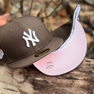 NEW YORK YANKEES 1999 WORLD SERIES NEW ERA EXCLUSIVE MULTIPLE SIZES AVAILABLE.